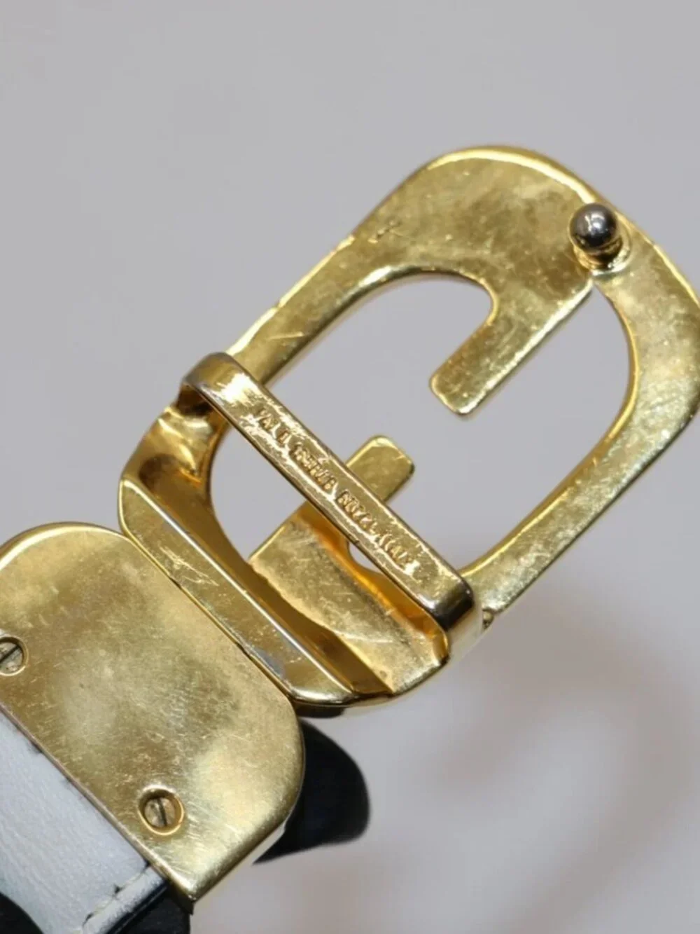 Gucci Vintage 1970's Reversable Leather Gold G Buckle Belt - Black/White/Gold